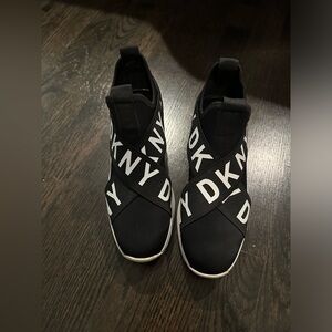 DKNY WEDGE SNEAKERS